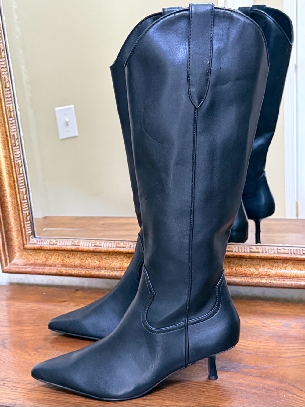 New w/o tag Steven by Steve Madden faux leather black women’s boots. Size 7 1/2.